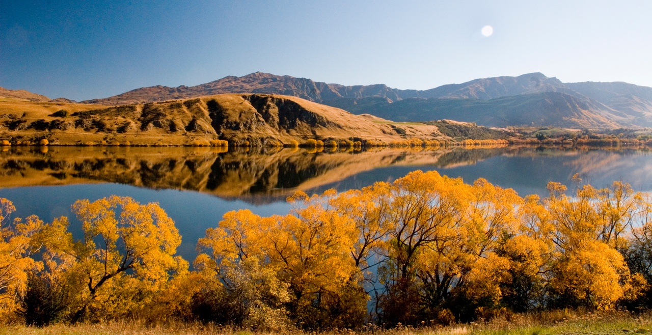 Lake Hayes in autumn